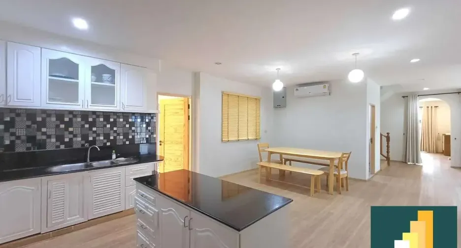 For rent and for sale 6 bedrooms house in Jomtien, Pattaya