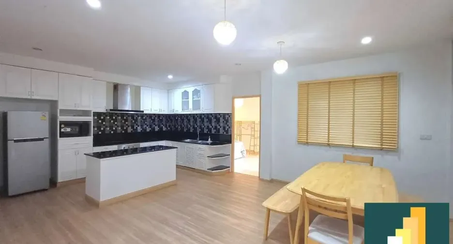 For rent and for sale 6 bedrooms house in Jomtien, Pattaya
