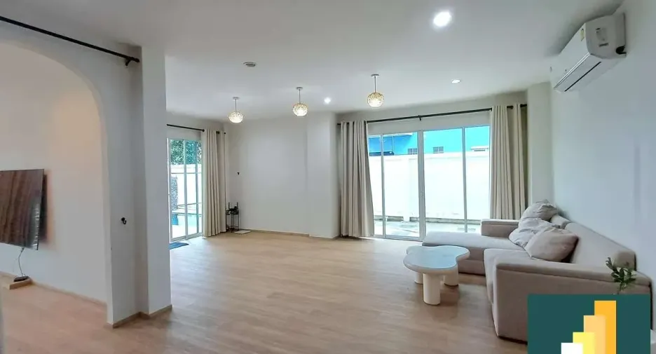 For rent and for sale 6 bedrooms house in Jomtien, Pattaya