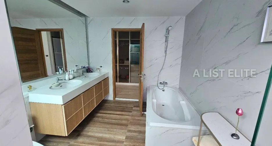 Casa en alquiler de 4 habitaciones en Bang Lamung, Chonburi