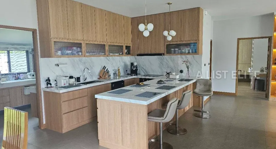 Casa en alquiler de 4 habitaciones en Bang Lamung, Chonburi