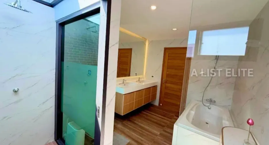 For rent 4 bedrooms house in Bang Lamung, Chonburi