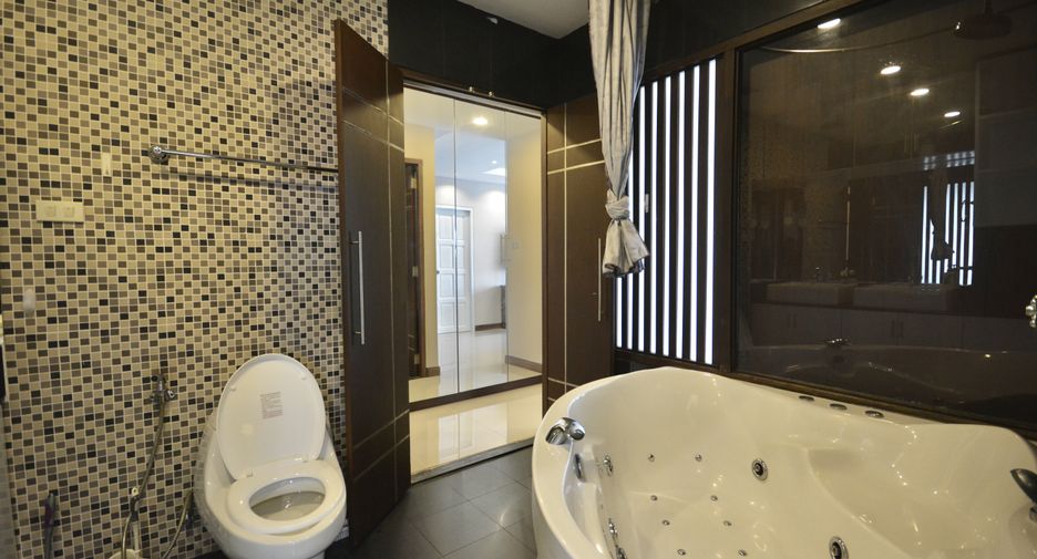 For rent 2 bedrooms condo in Bang Lamung, Chonburi