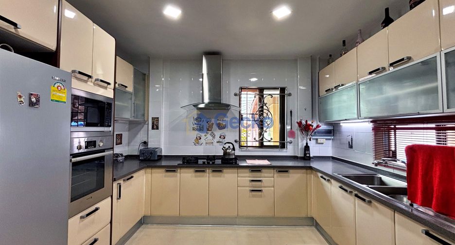 For sale 3 bedrooms house in Bang Lamung, Chonburi