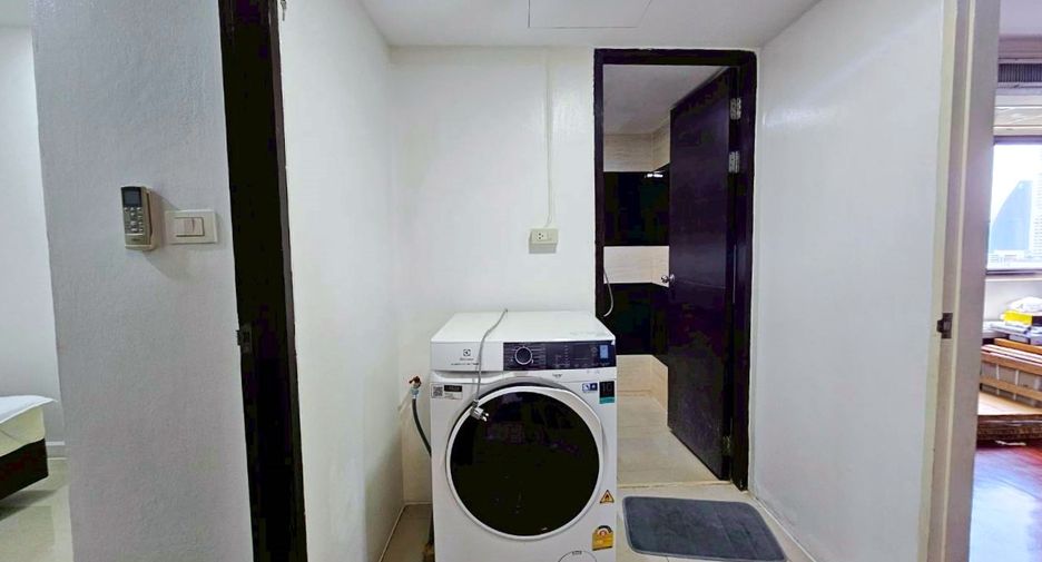 For rent 2 bedrooms condo in Khlong Toei, Bangkok