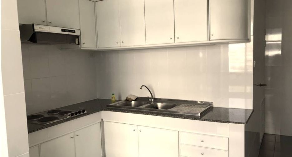 Condo en alquiler de 3 habitaciones en Sathon, Bangkok
