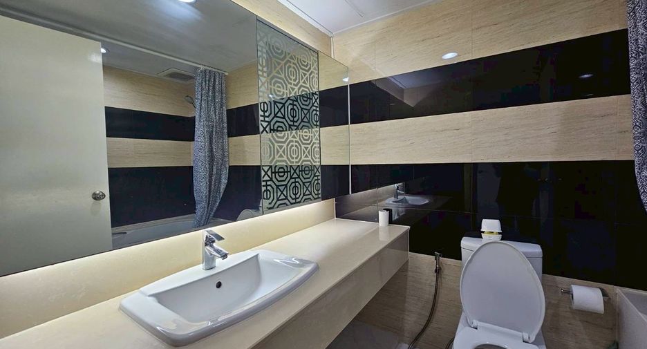 For rent 2 bedrooms condo in Khlong Toei, Bangkok