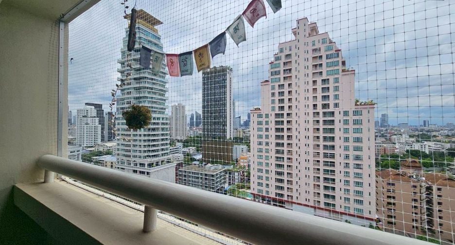 For rent 2 bedrooms condo in Khlong Toei, Bangkok