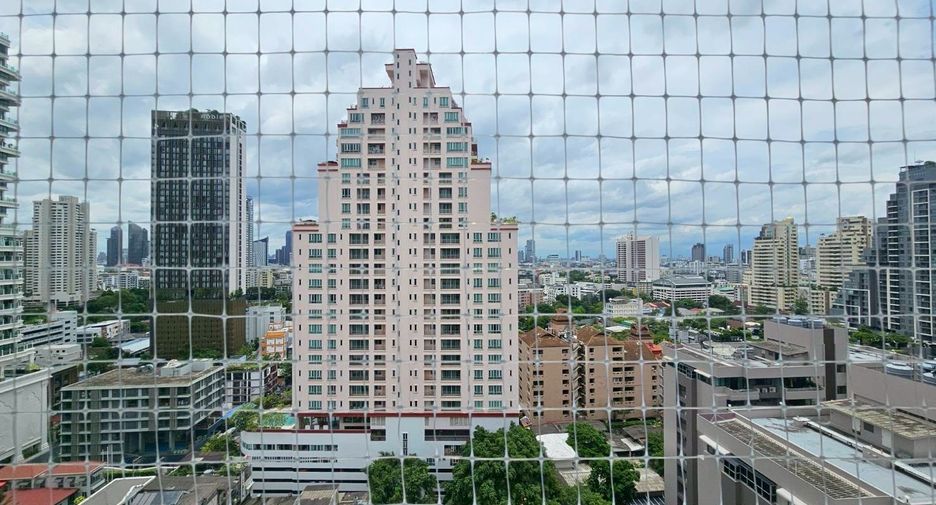 For rent 2 bedrooms condo in Khlong Toei, Bangkok