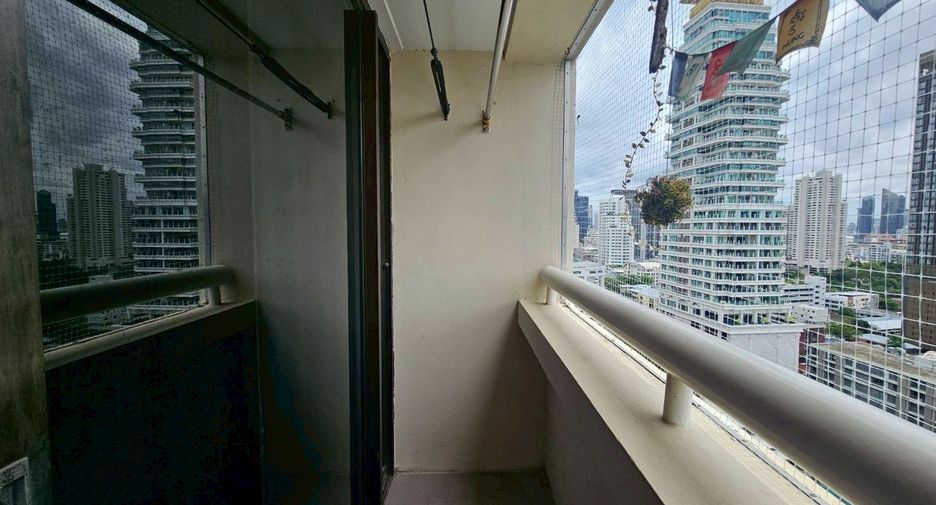 For rent 2 bedrooms condo in Khlong Toei, Bangkok
