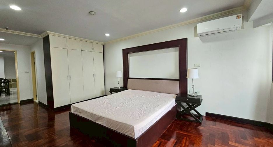 For rent 2 bedrooms condo in Khlong Toei, Bangkok