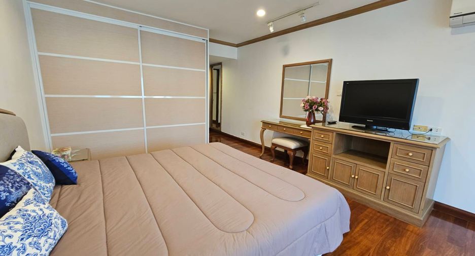 For rent 2 bedrooms condo in Khlong Toei, Bangkok