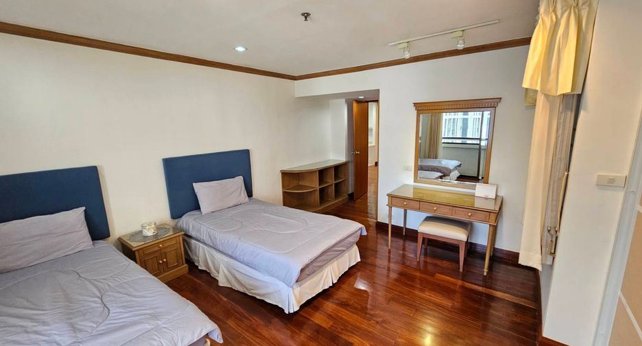 For rent 2 bedrooms condo in Khlong Toei, Bangkok