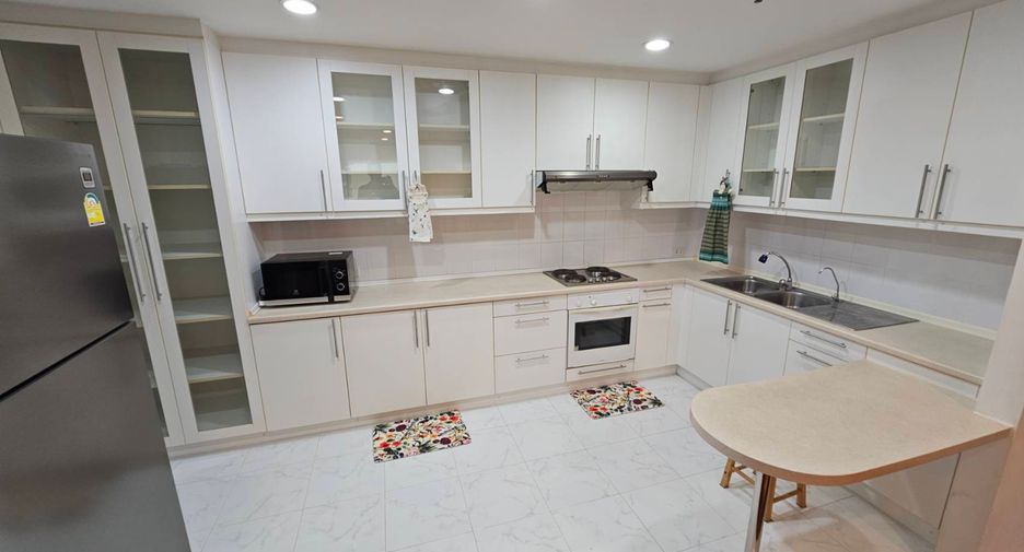 For rent 2 bedrooms condo in Khlong Toei, Bangkok