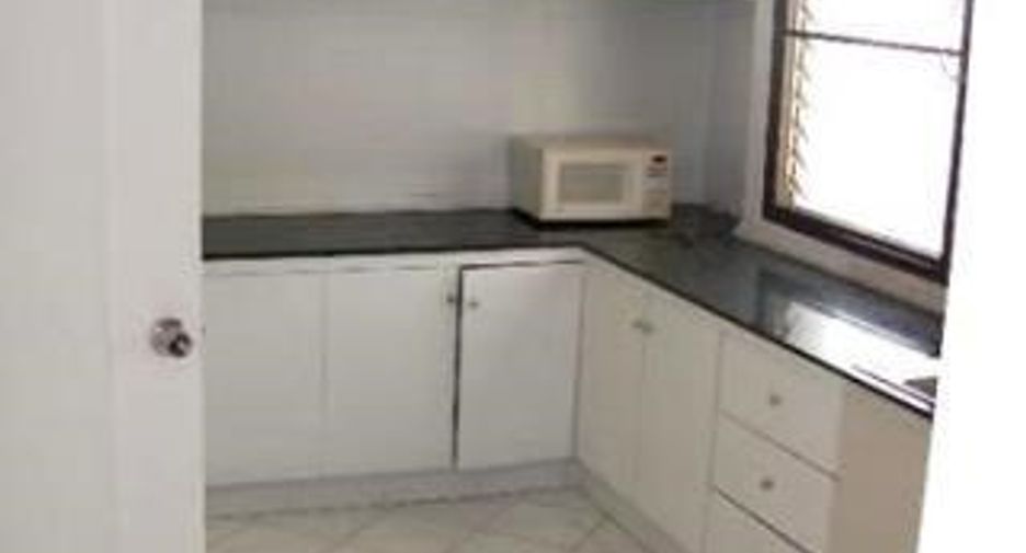 For sale 3 bedrooms condo in Watthana, Bangkok