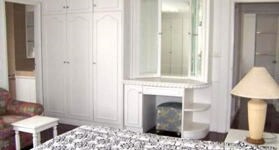 For sale 3 bedrooms condo in Watthana, Bangkok