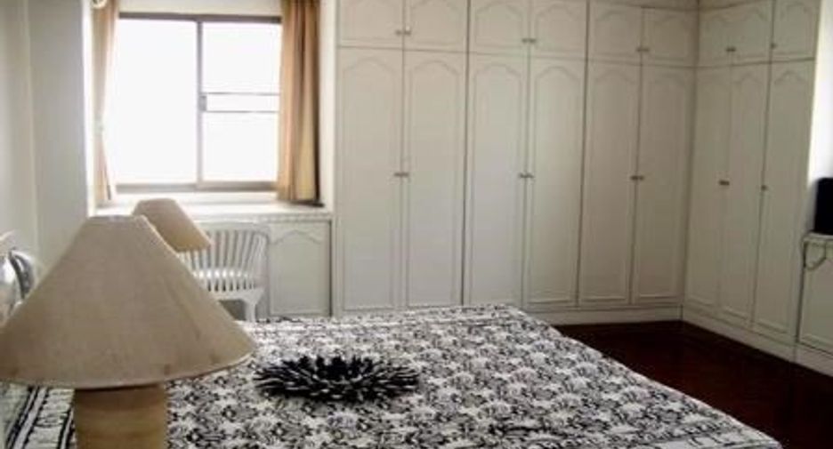 For sale 3 bedrooms condo in Watthana, Bangkok