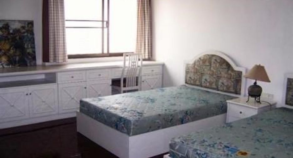 For sale 3 bedrooms condo in Watthana, Bangkok