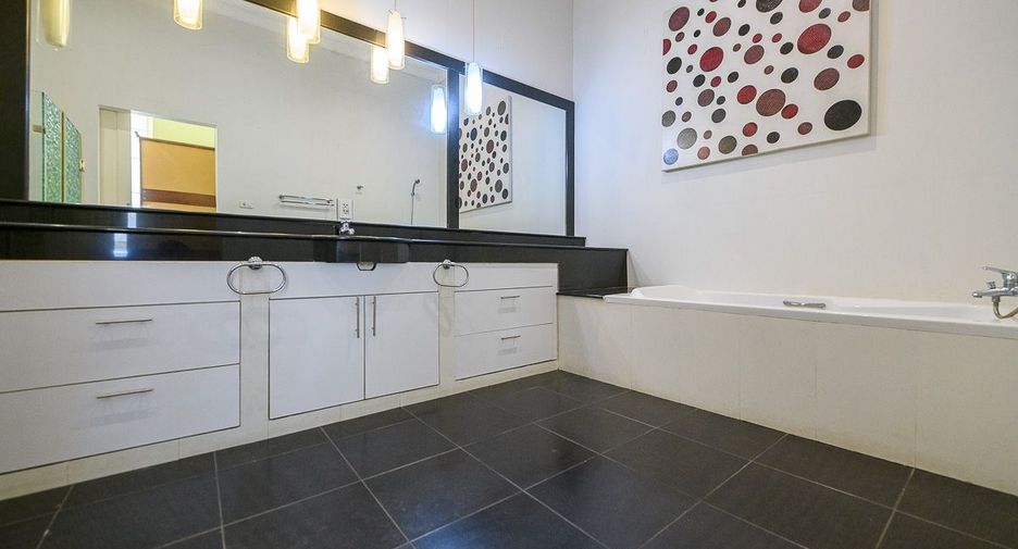For sale 6 bedrooms house in Bang Lamung, Chonburi