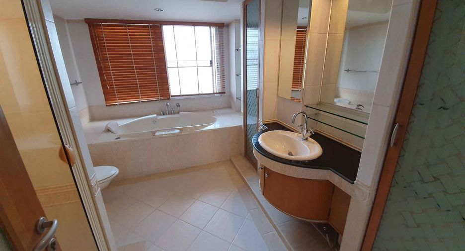 For rent 3 ベッドルーム condo in Watthana, Bangkok