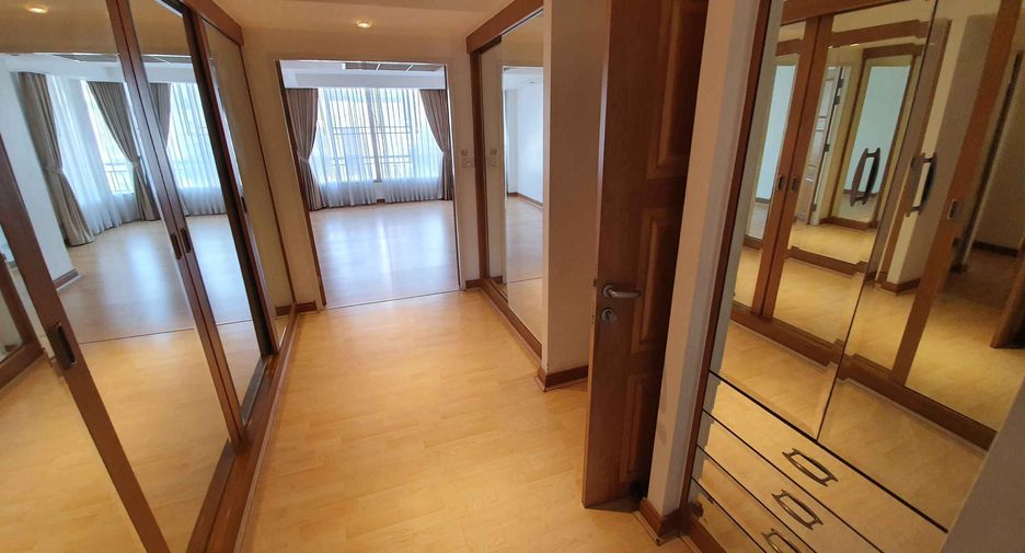 For rent 3 ベッドルーム condo in Watthana, Bangkok