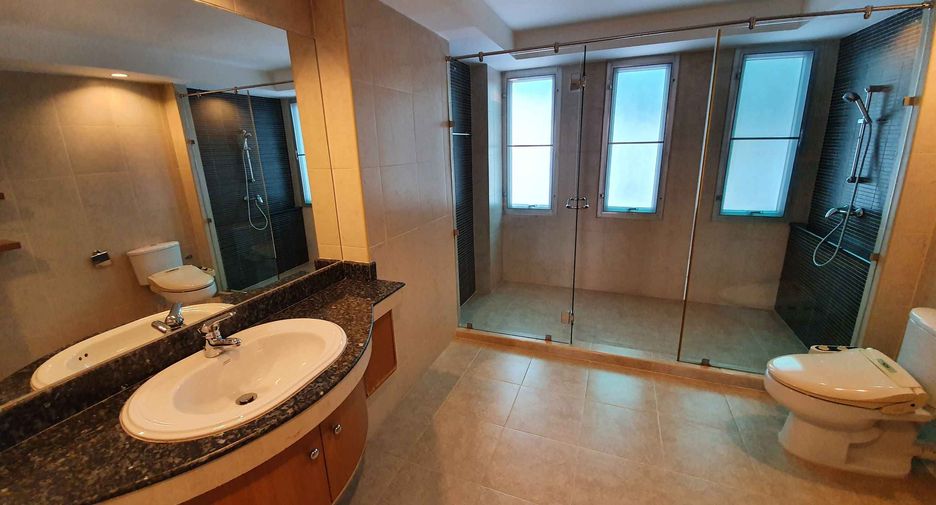 For rent 3 ベッドルーム condo in Watthana, Bangkok