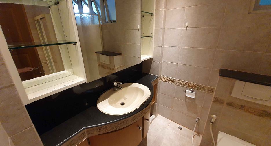 For rent 3 ベッドルーム condo in Watthana, Bangkok