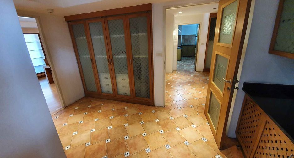 For rent 3 ベッドルーム condo in Watthana, Bangkok