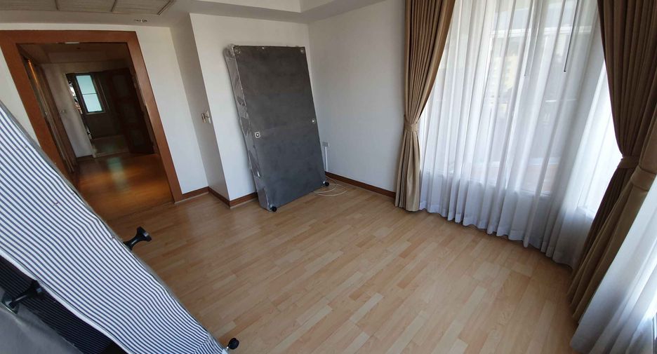 For rent 3 ベッドルーム condo in Watthana, Bangkok