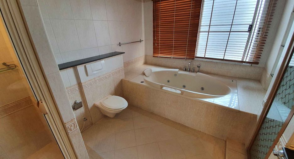 For rent 3 ベッドルーム condo in Watthana, Bangkok