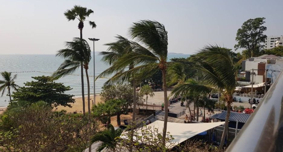 For sale 3 ベッドルーム condo in Bang Lamung, Chonburi