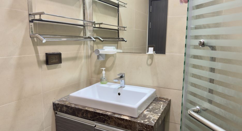Condo en alquiler de 2 habitaciones en Bang Lamung, Chonburi