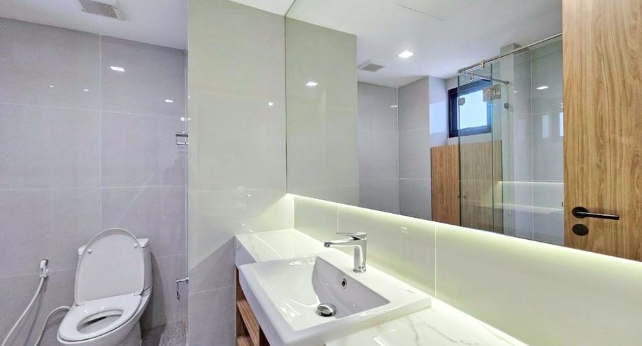 For rent 2 bedrooms condo in Watthana, Bangkok