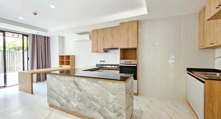 For rent 2 bedrooms condo in Watthana, Bangkok