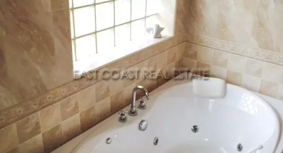 For rent and for sale 3 bedrooms house in Bang Lamung, Chonburi