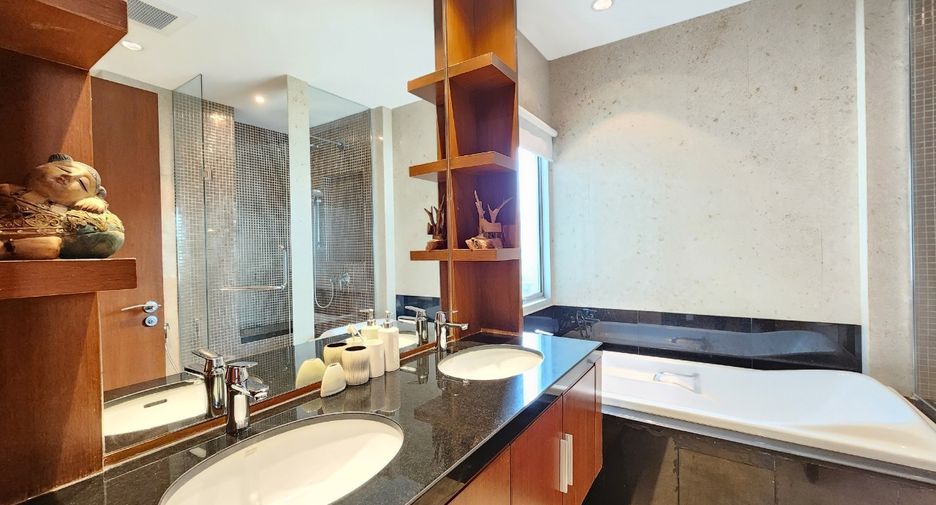 À louer 3 chambres condo à Pathum Wan, Bangkok