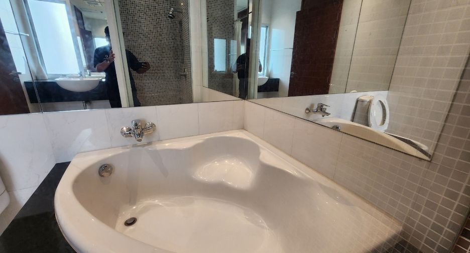 À louer 3 chambres condo à Pathum Wan, Bangkok