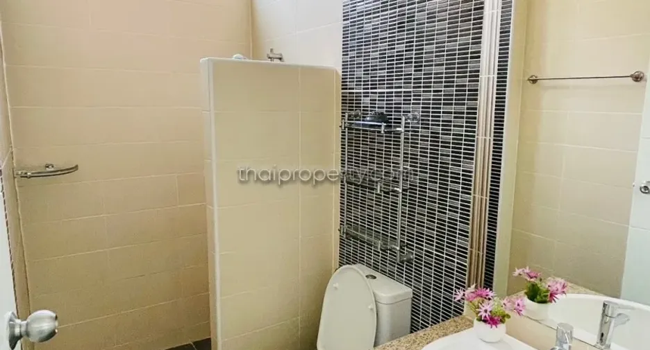 For rent and for sale 3 bedrooms house in Bang Lamung, Chonburi