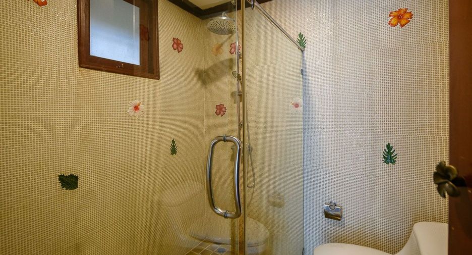 For rent 4 bedrooms house in Central Pattaya, Pattaya