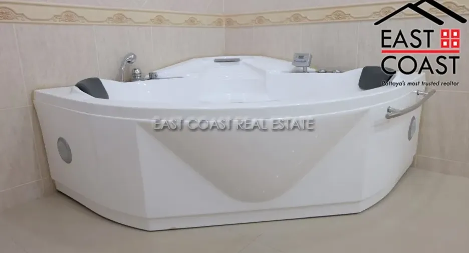For rent and for sale 3 bedrooms condo in Bang Lamung, Chonburi