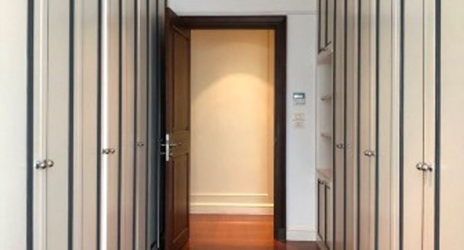 For sale 4 bedrooms condo in Khlong Toei, Bangkok