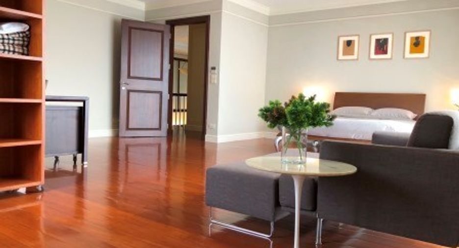 For sale 4 bedrooms condo in Khlong Toei, Bangkok