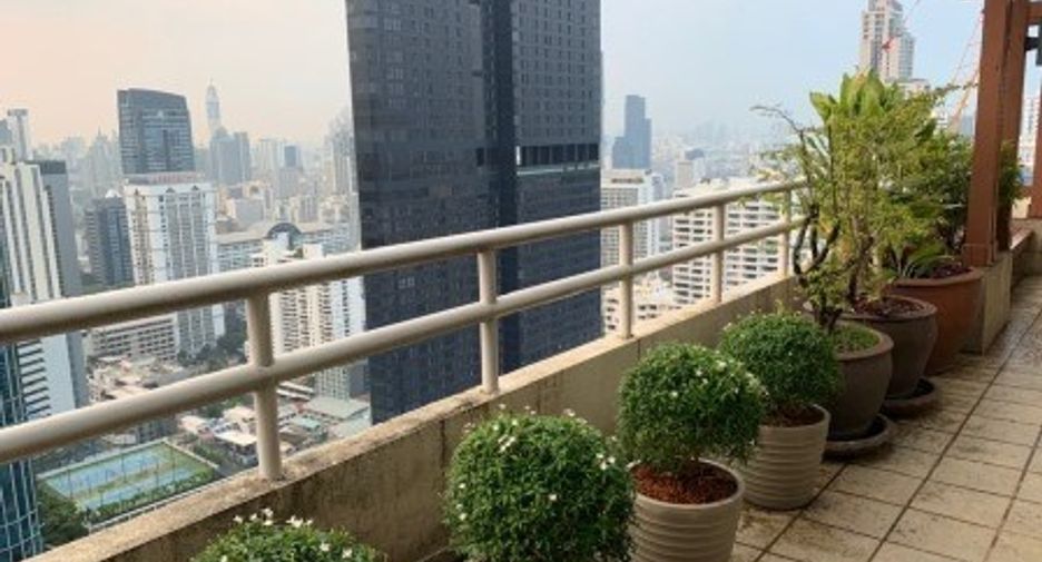 For sale 4 bedrooms condo in Khlong Toei, Bangkok