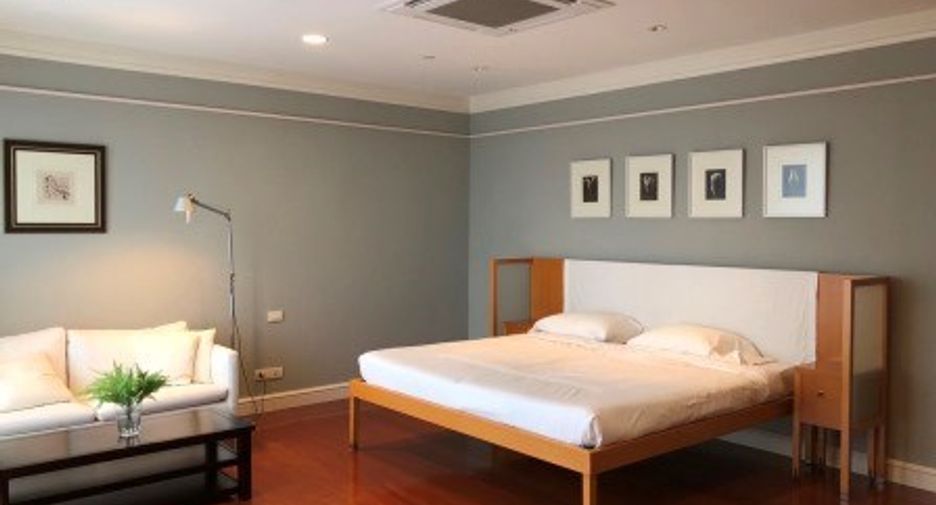 For sale 4 bedrooms condo in Khlong Toei, Bangkok