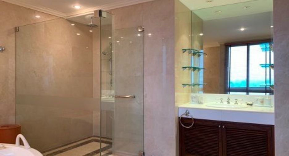 For sale 4 bedrooms condo in Khlong Toei, Bangkok