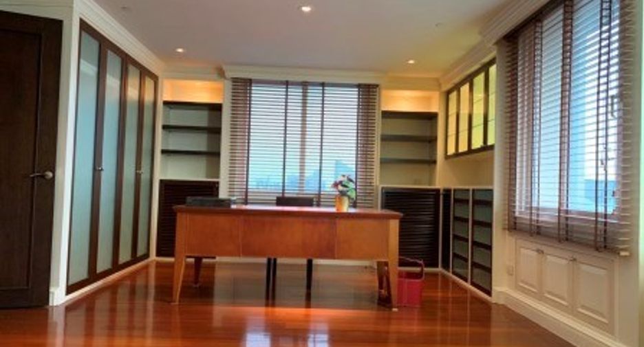 For sale 4 bedrooms condo in Khlong Toei, Bangkok