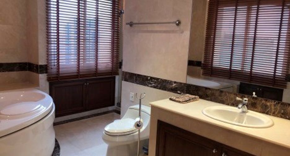 For sale 4 bedrooms condo in Khlong Toei, Bangkok