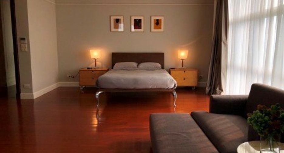 For sale 4 bedrooms condo in Khlong Toei, Bangkok
