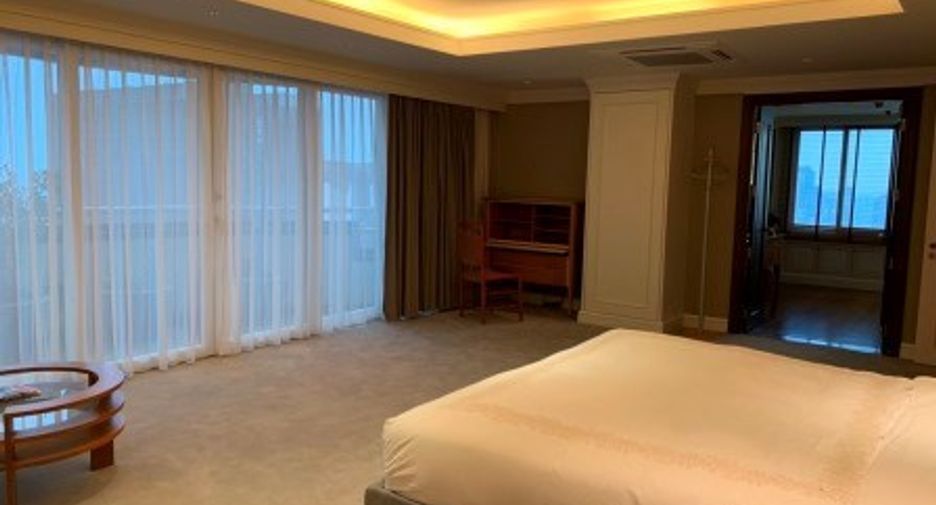 For sale 4 bedrooms condo in Khlong Toei, Bangkok