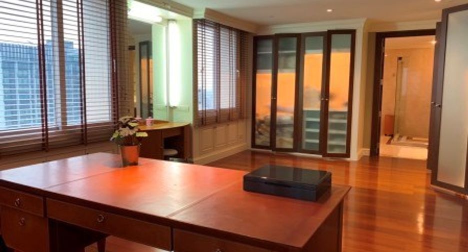 For sale 4 bedrooms condo in Khlong Toei, Bangkok